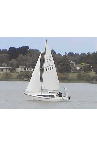 Roberts 22 Trailer Sailer Gallery -  out sailing on the water p5