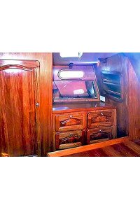 Roberts 434 Gallery - interior/exterior p2