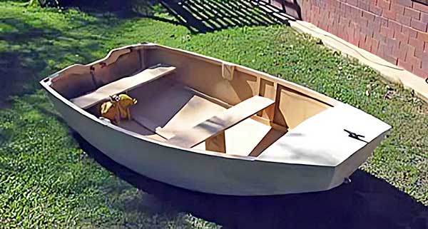 Roberts 7' 10" Pram Dinghy Gallery - pictures of the dinghy